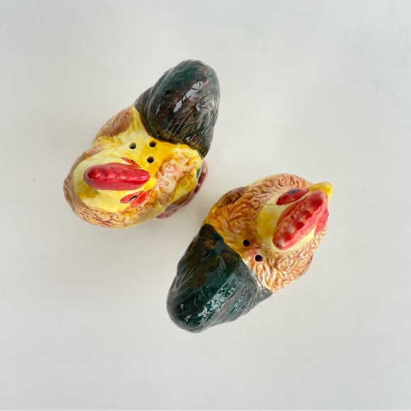 Vintage Ceramic Roosters Salt and Pepper Shakers - Picture 9 of 12